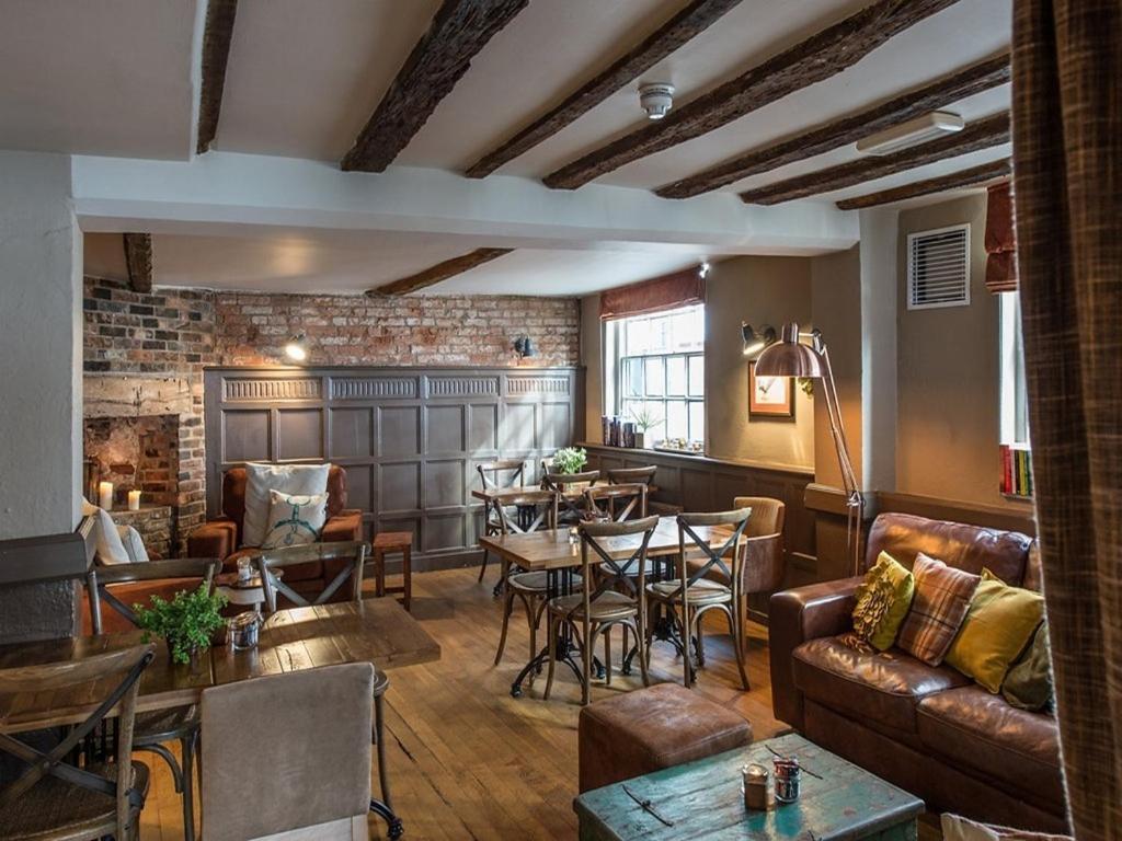 슈루즈버리 다윈스 타운하우스 B&B 외부 사진 The interior of the restaurant