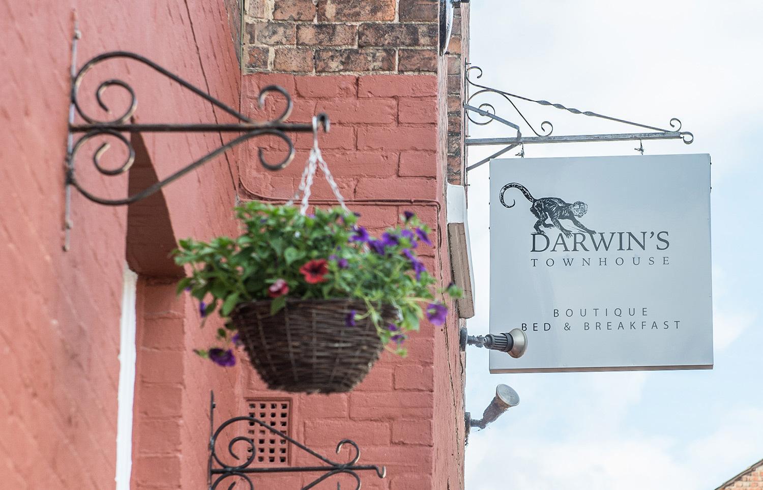 슈루즈버리 다윈스 타운하우스 B&B 외부 사진 The Darwin's Townhouse sign