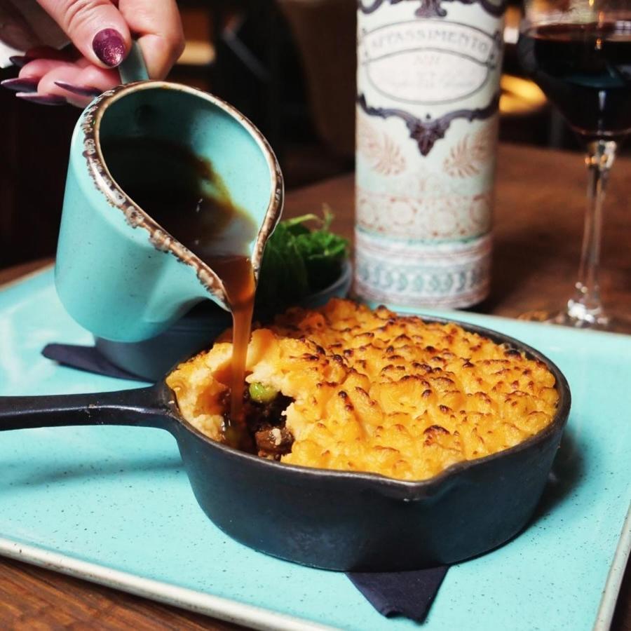 슈루즈버리 다윈스 타운하우스 B&B 외부 사진 Shepherd's pie