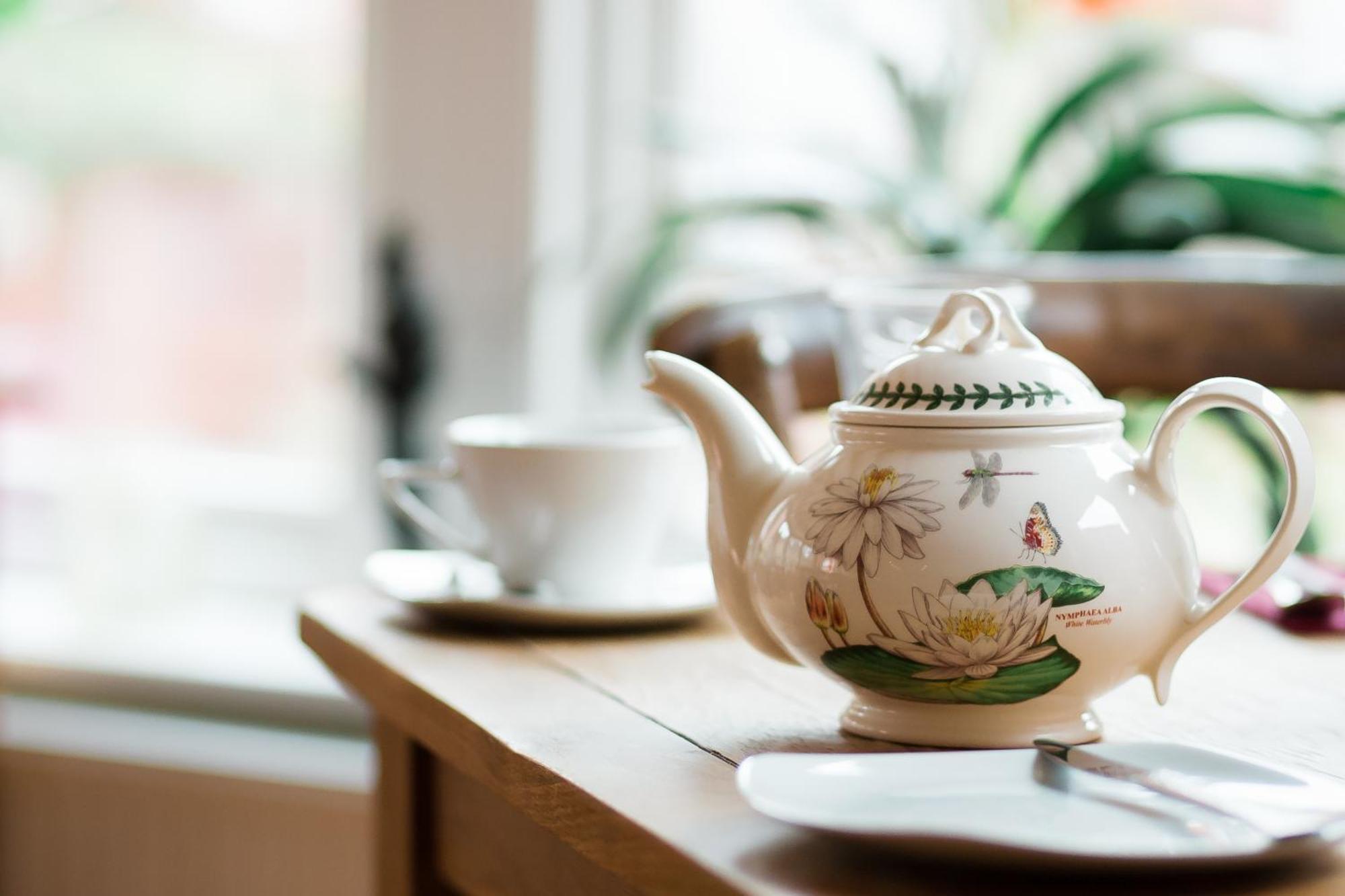 슈루즈버리 다윈스 타운하우스 B&B 외부 사진 A teapot